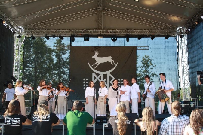 Jaunimą vilioja grynasis folkloras ir improvizacijos