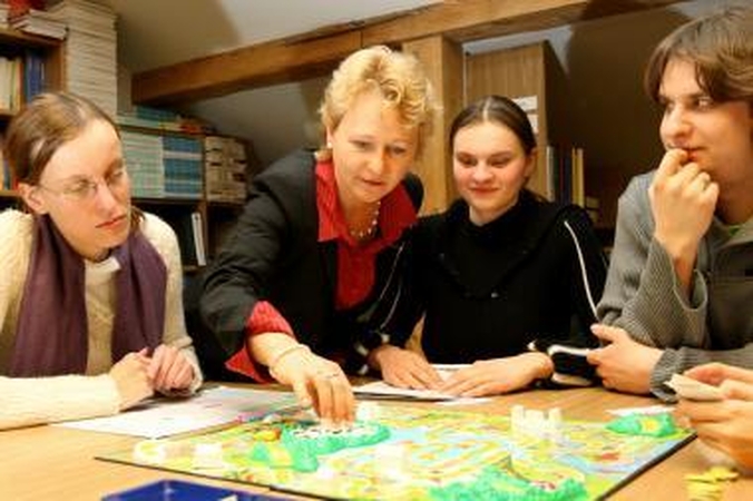 Ar studentai ir dėstytojai gali būti draugai?