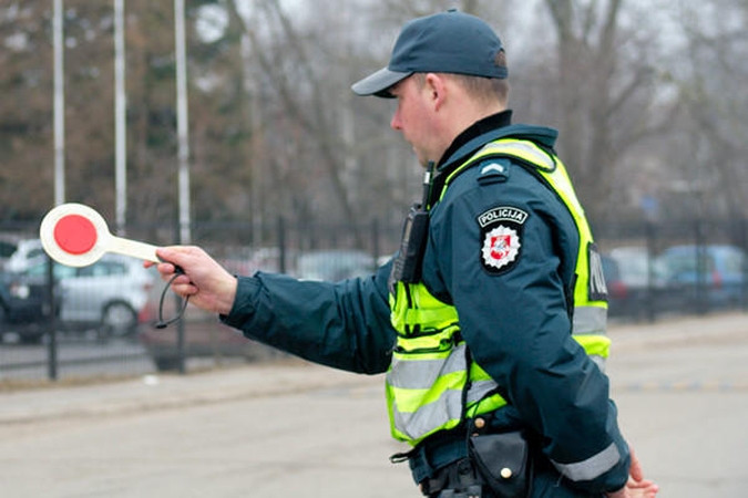 Kėdainių rajone neblaivus už vairo sulaikytas pareigūnas