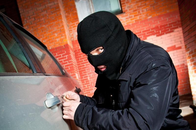 Klaipėdai švenčiant, automobilių vagys pluša