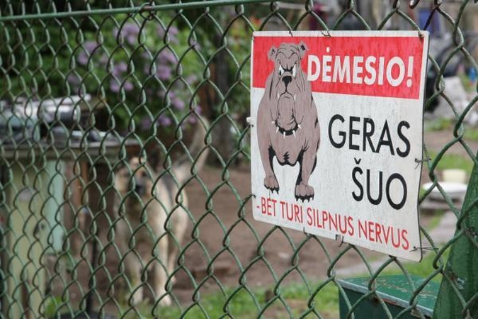 Pasvalio rajone neblaivus vyras dalgiu užkapojo šunį