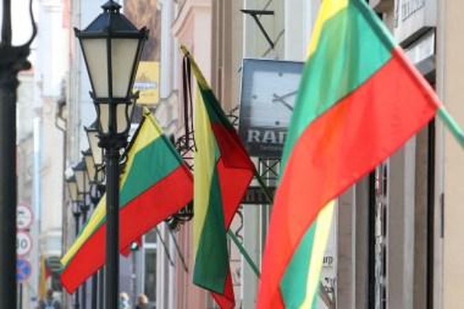 Parlamentaras V.Valkiūnas siūlo didinti baudas neiškėlus vėliavos