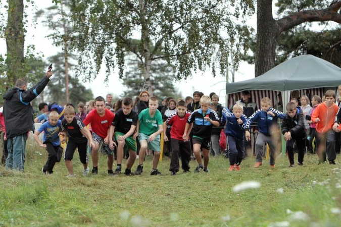 Daugiau nei 800 bėgimo entuziastų susirinko į rudens kroso čempionatą
