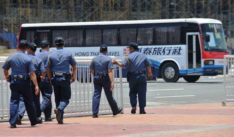 Filipinuose ginkluoti pagrobėjai paleido 13 įkaitų