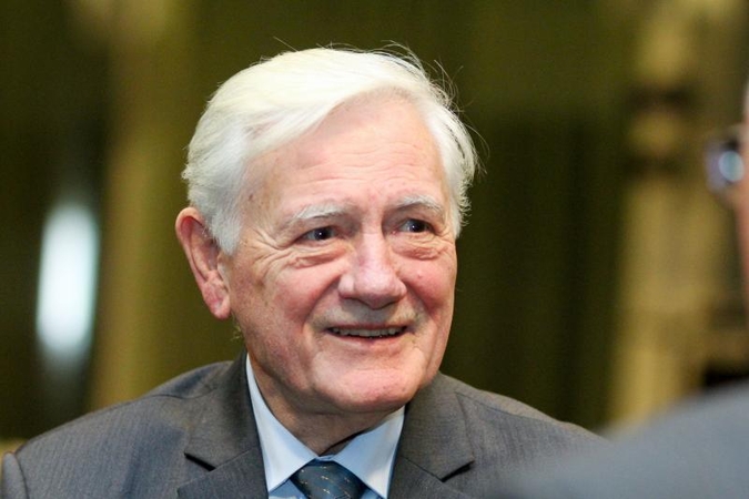 V.Adamkus kratosi D. Mikutienės kaltinimų