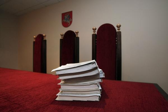 E.Karaliaus bylą nagrinėjantis teismas dar kartą kreipėsi į KT