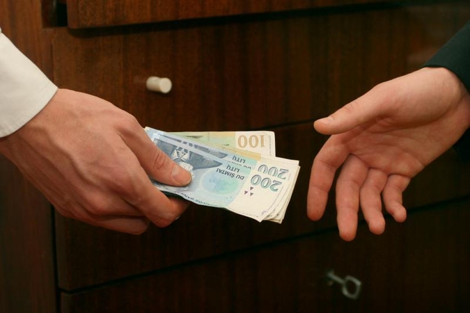 Reketu miške iš vyro išgauta 70 litų