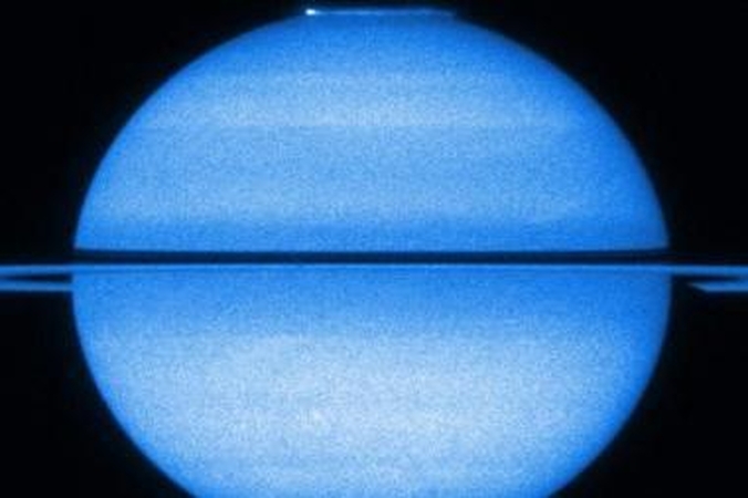 Keisti Saturno radijo signalai
