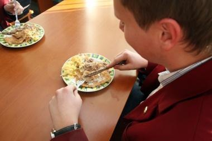 Per metus mokyklose nemokamai pusryčiaujančių moksleivių sumažėjo beveik 5 kartus