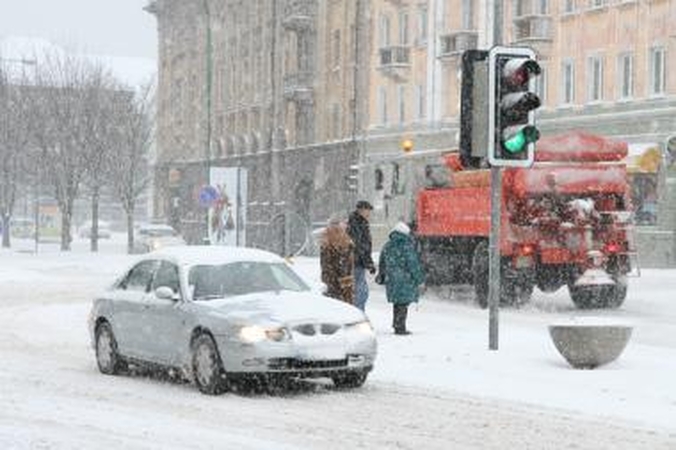 Eismo sąlygos: pajūryje ėmė snigti