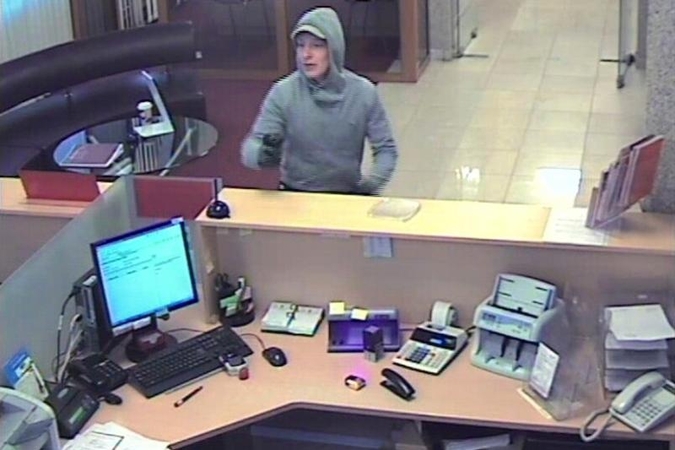 Banką bandę apiplėšti nevykėliai stos prieš teismą