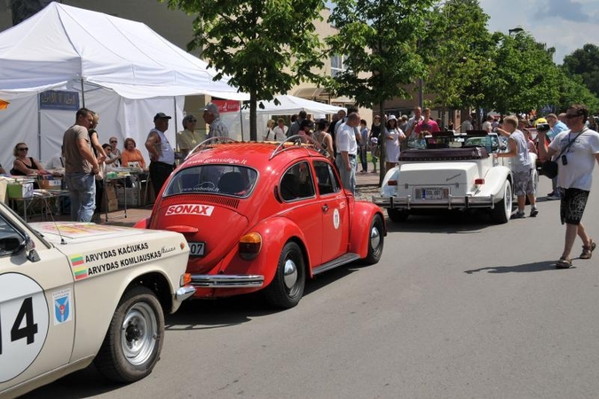 Lietuvos keliuose žavėjo automobilizmo klasika