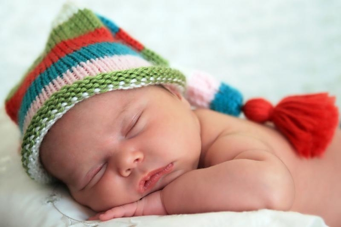 Blogos naujienos tėčiams: kūdikiai su mamomis turėtų miegoti iki 3 m.