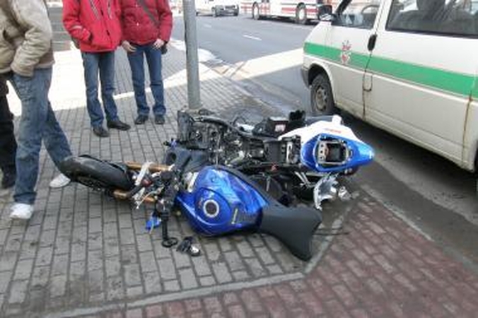 Klaipėdoje motociklininkas rėžėsi į BMW