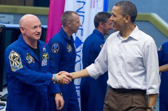 JAV erdvėlaivio startas atidėtas, bet B.Obama pasveikino įgulą