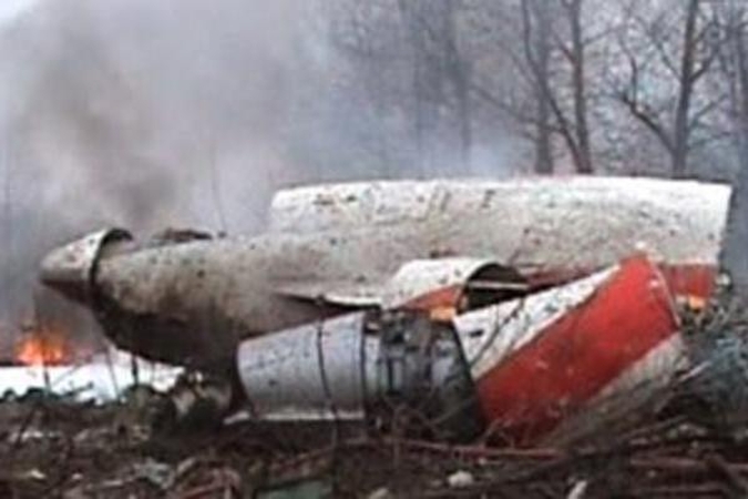 Lenkijos premjeras tikisi prezidentinio lėktuvo nuolaužas atgauti iki nelaimės metinių