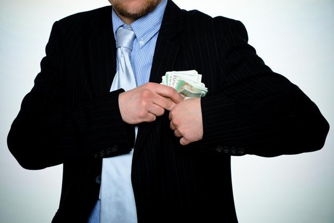 Sukčių pasakomis patikėjusios kaunietės prarado pinigus