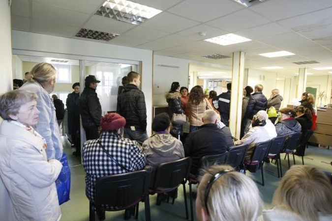 Socialinėms išmokoms trūksta 27 mln. litų