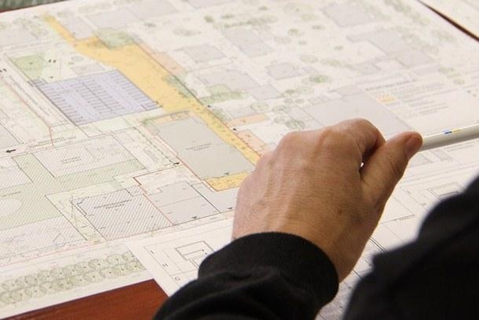 Centre planuojama statyti daugiaaukštę automobilių stovėjimo aikštelę