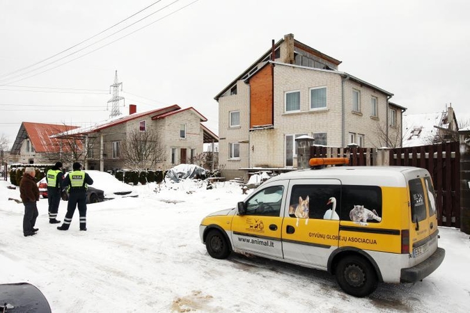 Išsigandę bausmės už neprižiūrėtą šunį, šeimininkai pasislėpė