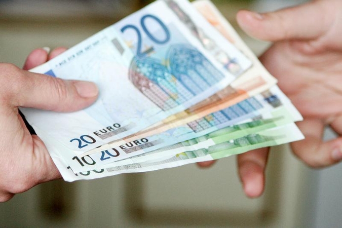 Neblaivus italas policininkams siūlė 400 eurų