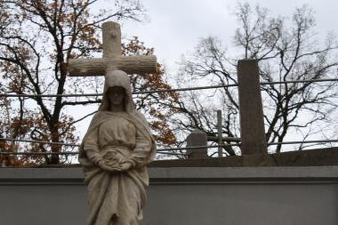 Rasose restauruota M.Dobužinskio šeimos kapavietė