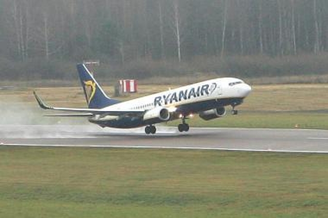 „Ryanair“ atnaujins skrydžius iš Kauno į Barseloną ir Birmingemą