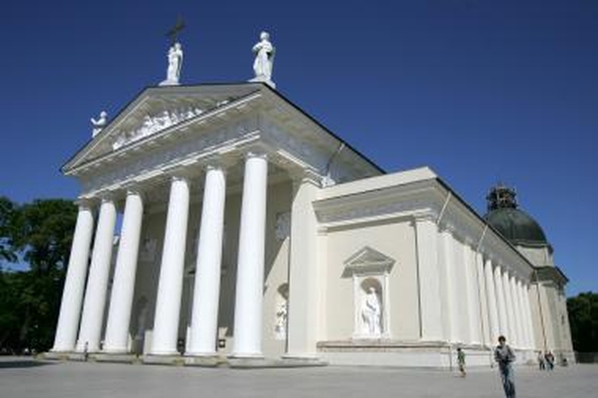 Minėdami Vilniaus krašto okupaciją lenkai apšlapino Katedrą