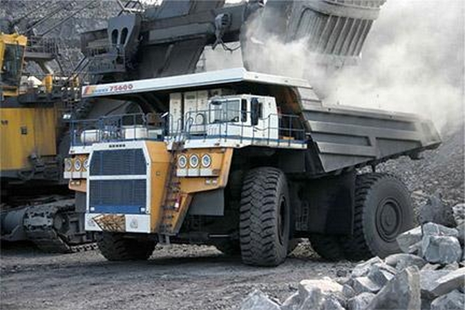„BelAZ-75600“ - didžiausias pasaulyje savivartis