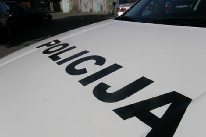 Policininkas su tarnybine mašina sukėlė avariją
