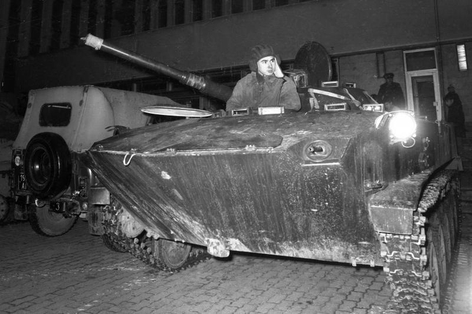 Dar 30 asmenų prašoma pripažinti įtariamaisiais Sausio 13-osios byloje