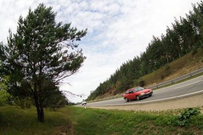 Krekenavoje per avariją sužaloti du žmonės, sudegė automobilis