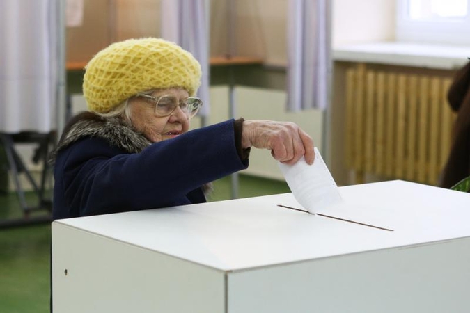 Antrajame ture rinkėjų aktyvumas smarkiai krito 