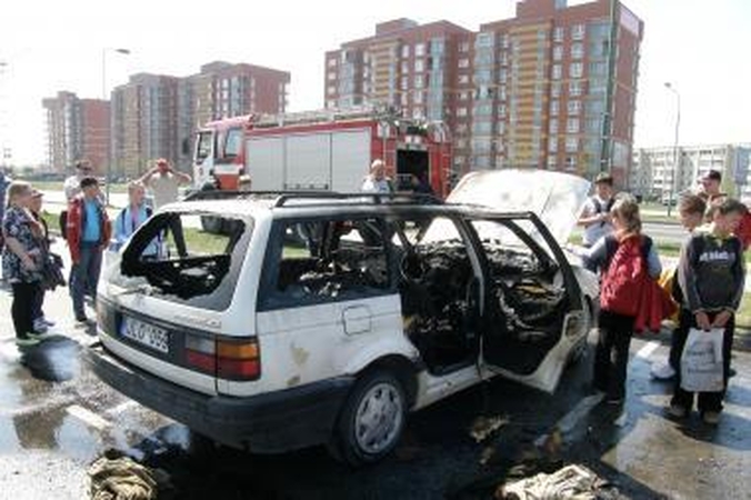 Klaipėdoje liepsnojo automobilis