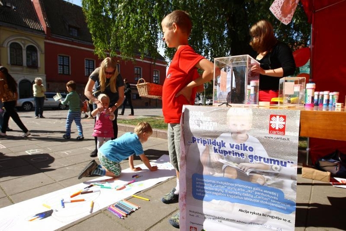 Geradarių surinktos aukos – vargstantiems vaikams