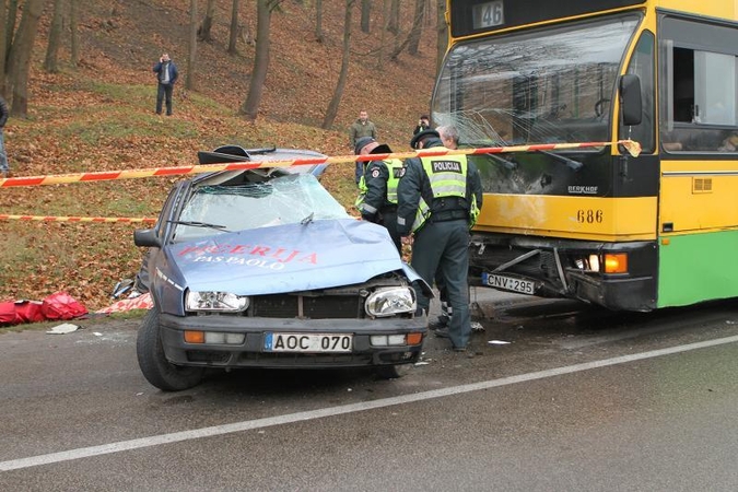 Skaudi avarija Kaune: žuvo 25 metų vyras