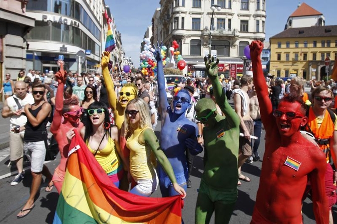 Balsavimas dėl gėjų santuokų D. Cameronui gali sukelti naujų problemų 