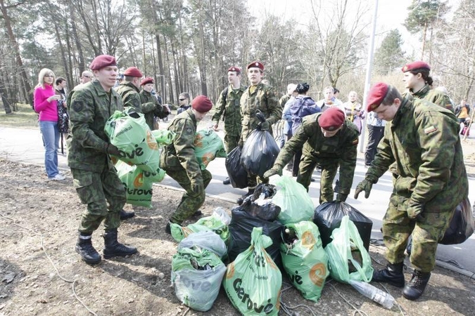 „Darom 2012“ organizatoriai skubėjo išvežti surinktas atliekas