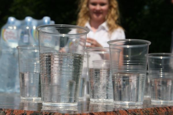 Pigiausias lieknėjimo būdas – dvi stiklinės vandens