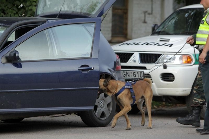 Policija gaudė nuo narkotikų apsvaigusį jaunimą