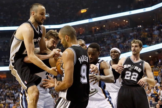 „Spurs“ panaikino 18 taškų deficitą ir yra per žingsnį nuo NBA finalo