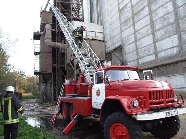 Šilutėje degė grūdų džiovykla, atvyko penki ugniagesių automobiliai