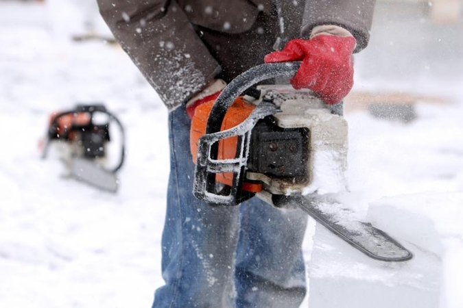 Klaipėdietis nuo užpuolikų apsigynė pjūklu