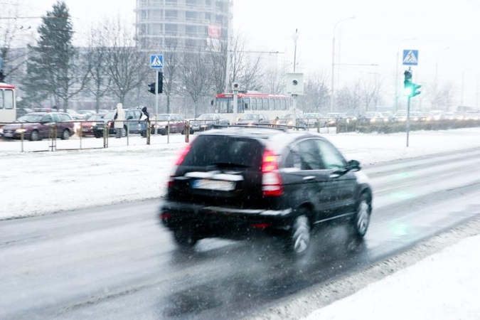 Penktadienio naktį keliuose numatomas plikledis