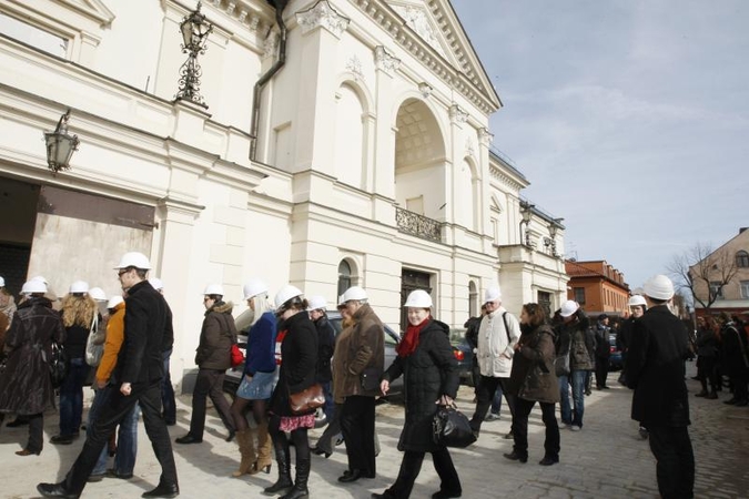 Klaipėdiečiai aktyviai rinkosi į statybos aikštele virtusį teatrą