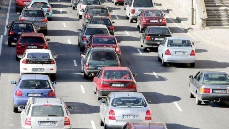 Automobiliuose turės veikti automatinė pagalbos iškvietimo sistema