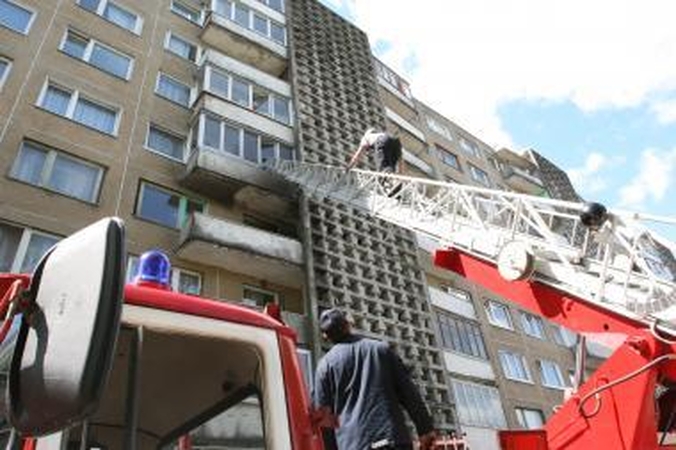 Mažametis užsitrenkė namuose