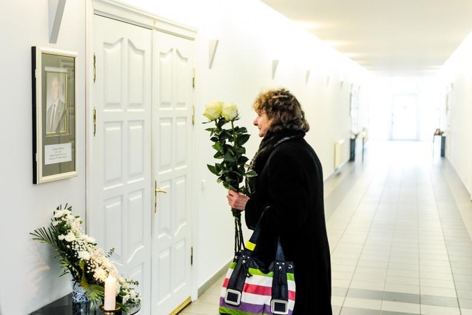 Žmonės plūsta atsisveikinti su legendiniu boksininku A. Šociku