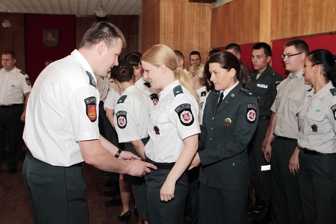VRM suabejojo, ar dabar reikia kelti algas policininkams