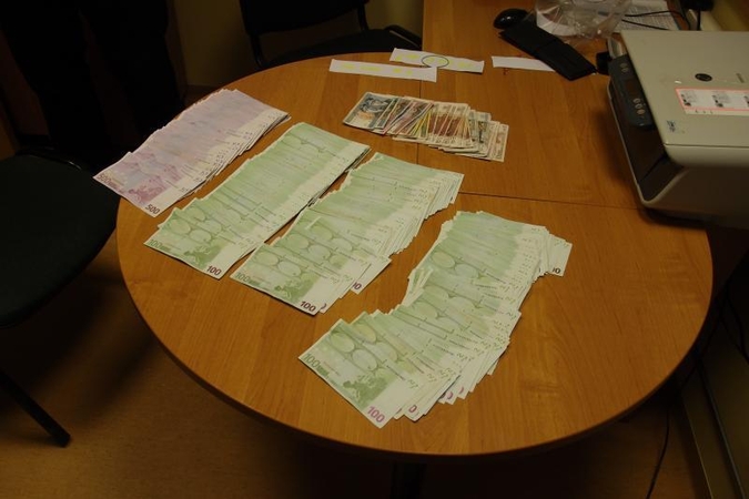 Rusijos pilietis į Lietuvą kontrabanda isivežė trečdalį milijono litų 